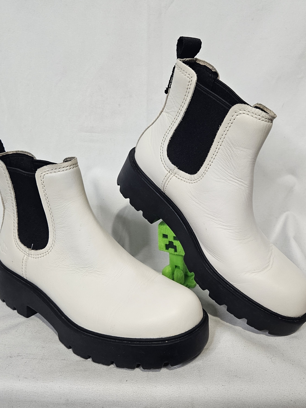 UGG 6" Markstrum Chelsea Womens 7.5 White Leather Rain Boots Waterproof Lug Sole